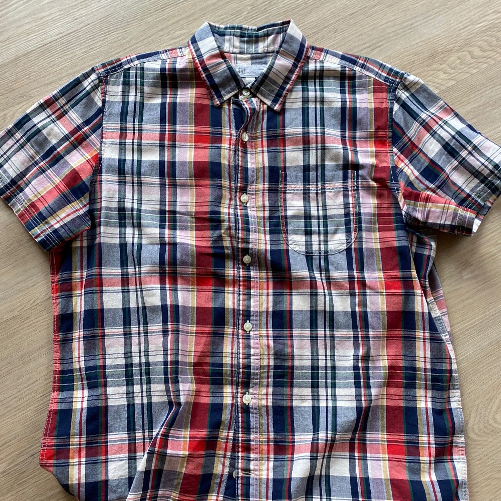 Gap plaid short sleeve shirt